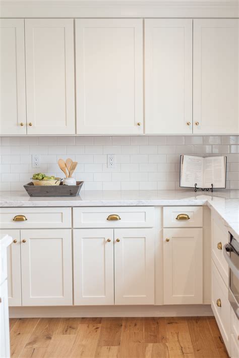 white shaker cabinet knobs